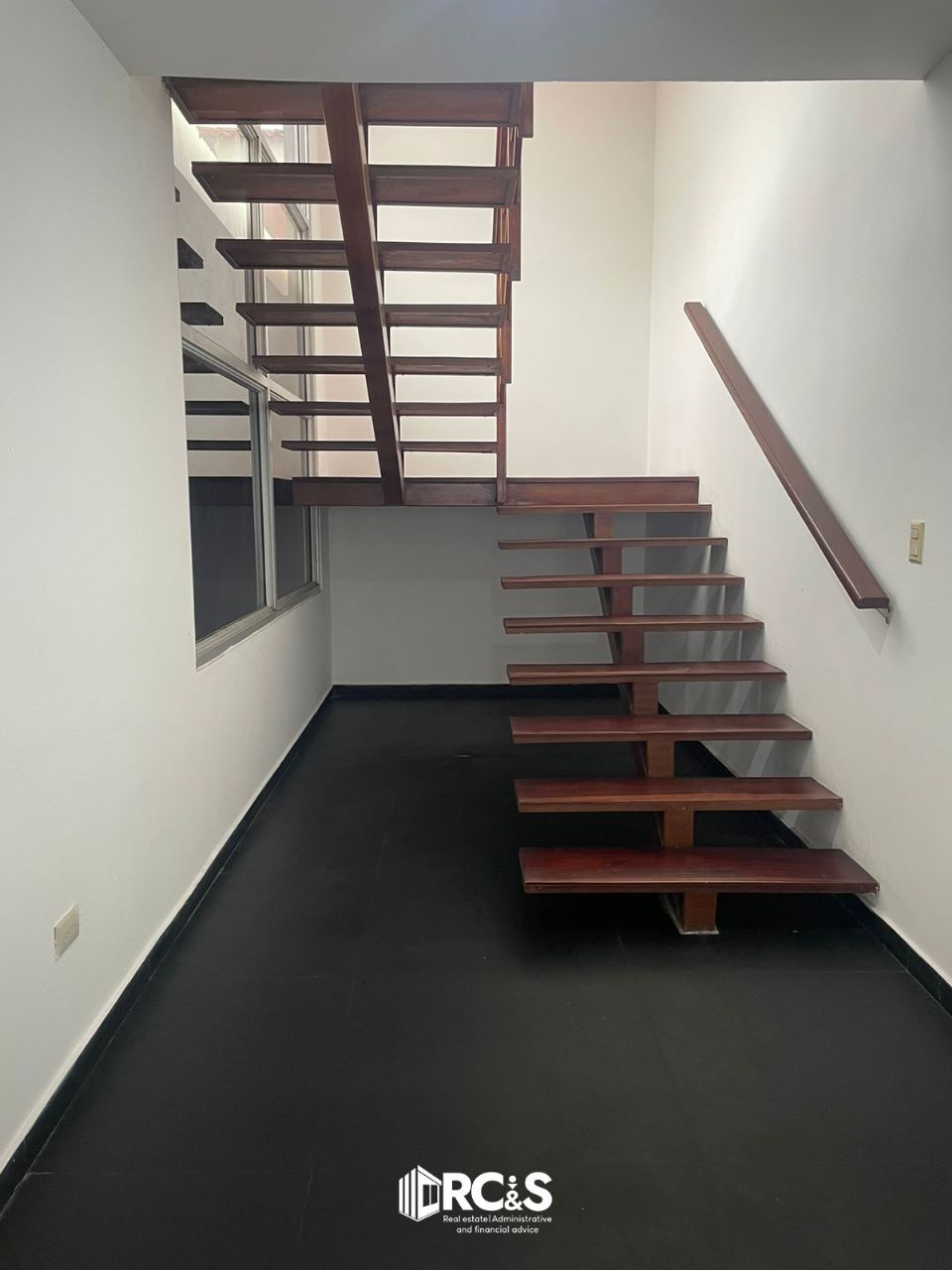 Miniatura: Casa moderna en Residencial Los Sueños