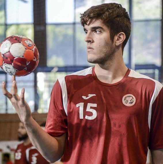 CARLOS FERNÁNDEZ: “LA SOLUCIÓN ES QUE ALGUIEN META DINERO PARA CONSEGUIR ALGO MUY COMPETITIVO”