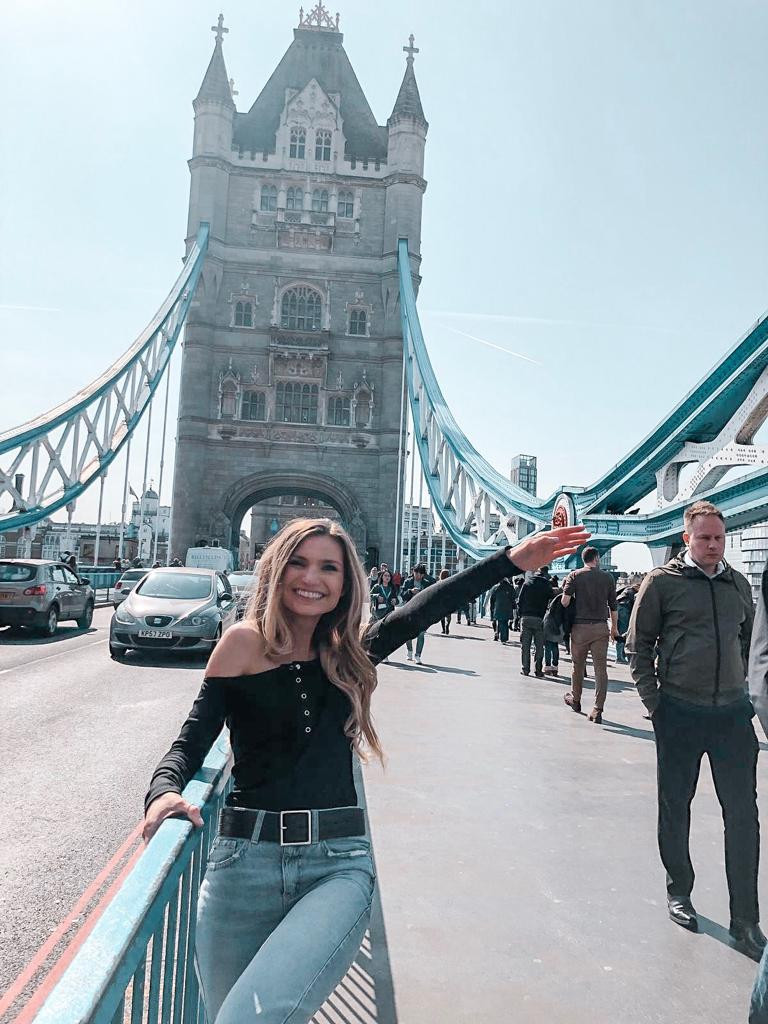 travel nurse and lifestyle blogger kirsten conrad in London