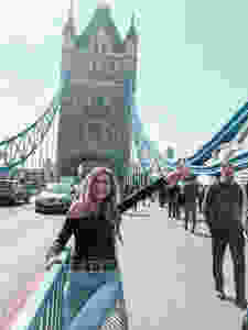 travel nurse and lifestyle blogger kirsten conrad in London