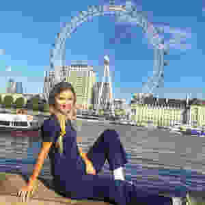travel nurse and lifestyle blogger kirsten conrad with london eye