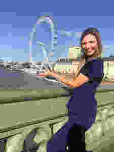 travel nurse and lifestyle blogger kirsten conrad by london eye