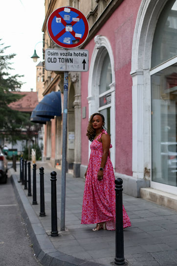 Classic sun dress with a beautiful twist