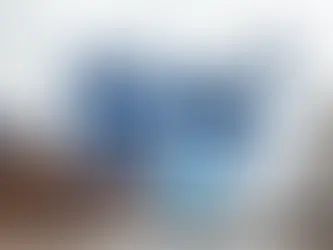 Servidor de datos dentro de un mapa de México con un HUD holográfico de cifrado y candado, en la línea visual de WAU.