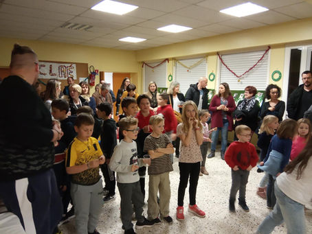 Fête du CLAE de Charmes Sur Rhône - Danse avec les animateurs