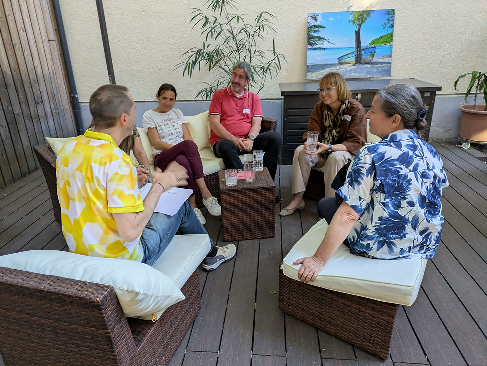 Eine Arbeitsgruppe in intensiver Diskussion