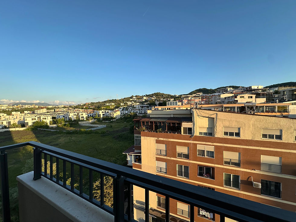 Thumbnail: Apartamenti 2+1 për qira tek Hotel Radisson, tek Liqeni i Thatë.