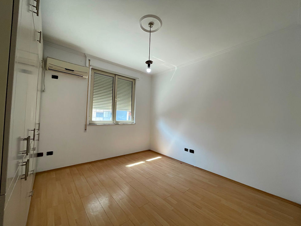 Thumbnail: Apartament 2+1 per qira prane Gjimnazit Ismail Qemali tek Bulevardi Zhan Dark.