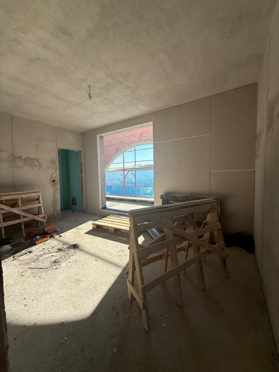Thumbnail: Apartament 2+1 per shitje tek White Tower tek Komuna e Parisit.