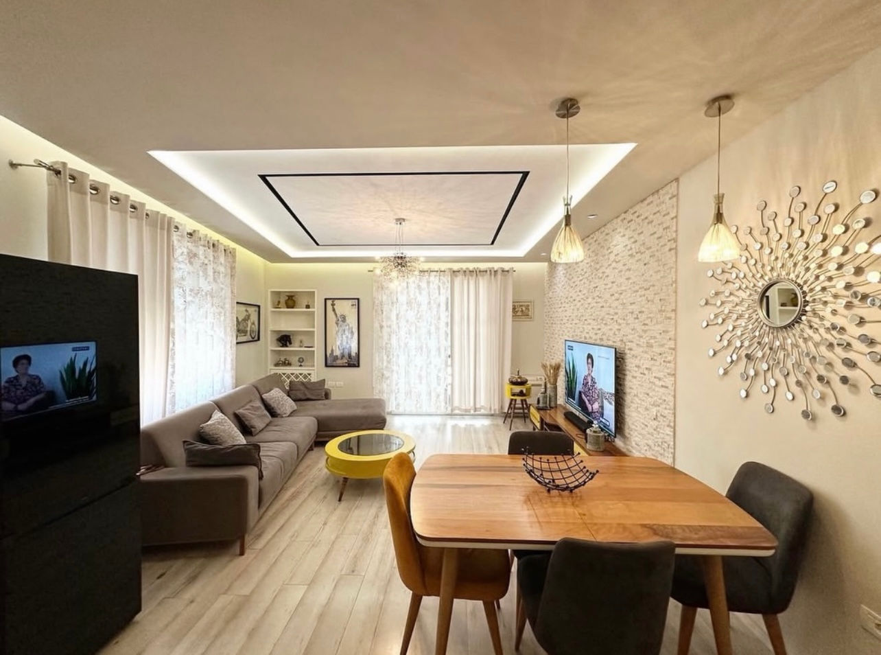 Apartament 2+1 per shitje tek Komuna e Parisit.