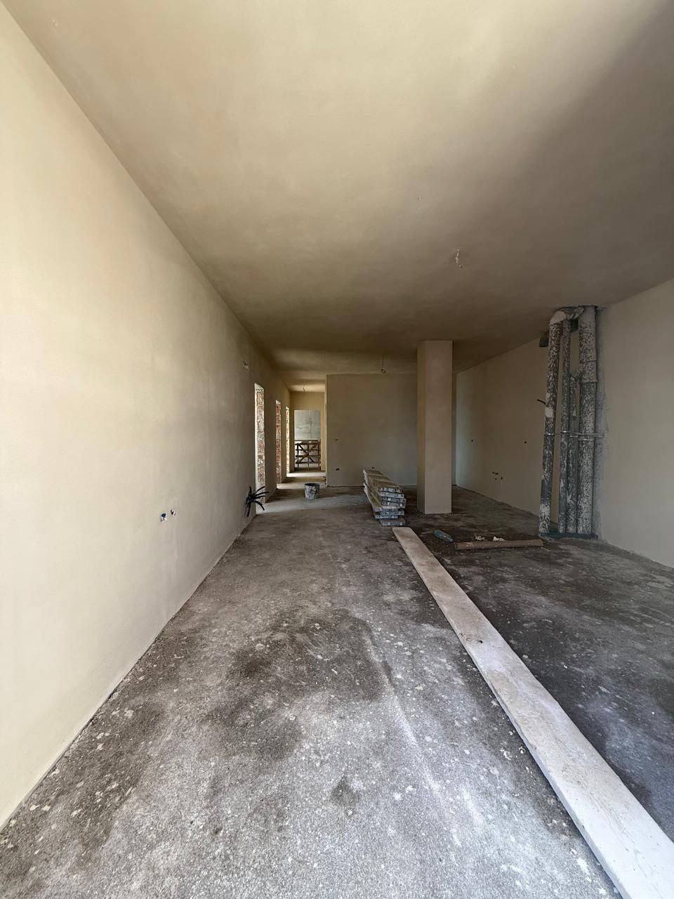 Apartament 2+1 per shitje tek White Tower tek Komuna e Parisit.