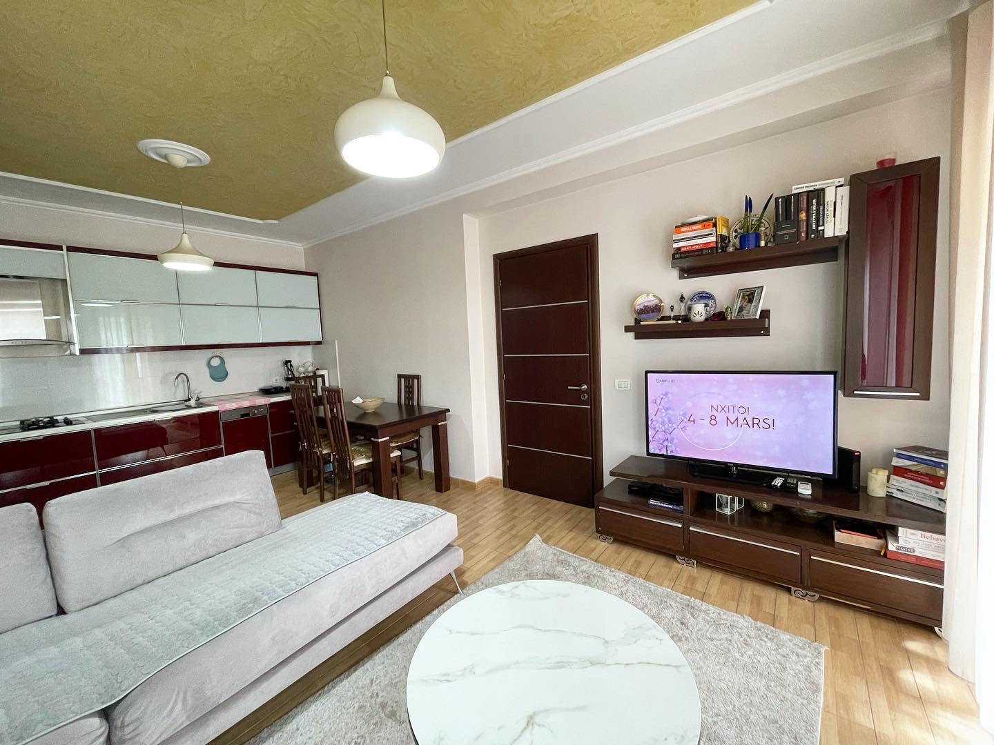 Apartament 2+1 per qira prane Globe tek Ish-Parku.
