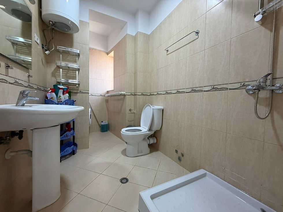 Thumbnail: Apartament 1+1 per qira tek Komuna e Parisit.