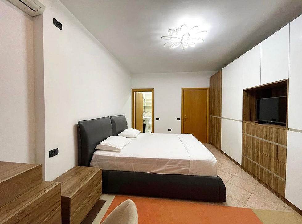 Thumbnail: Apartament 3+1+Parking per qira tek Komuna e Parisit.