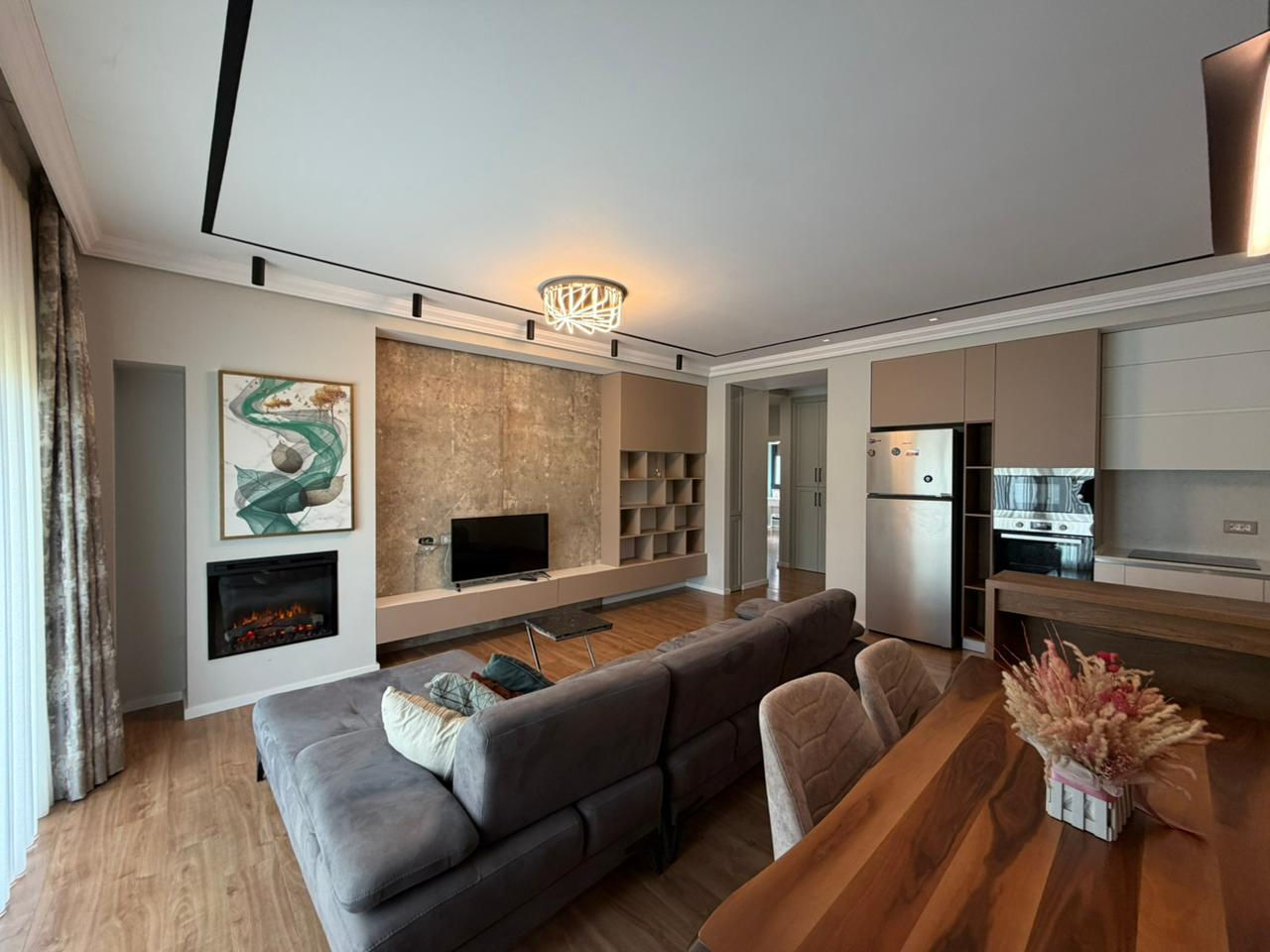 Apartament 2+1+Oborr+Parking per qira tek Montesori School tek Liqeni i Thate.