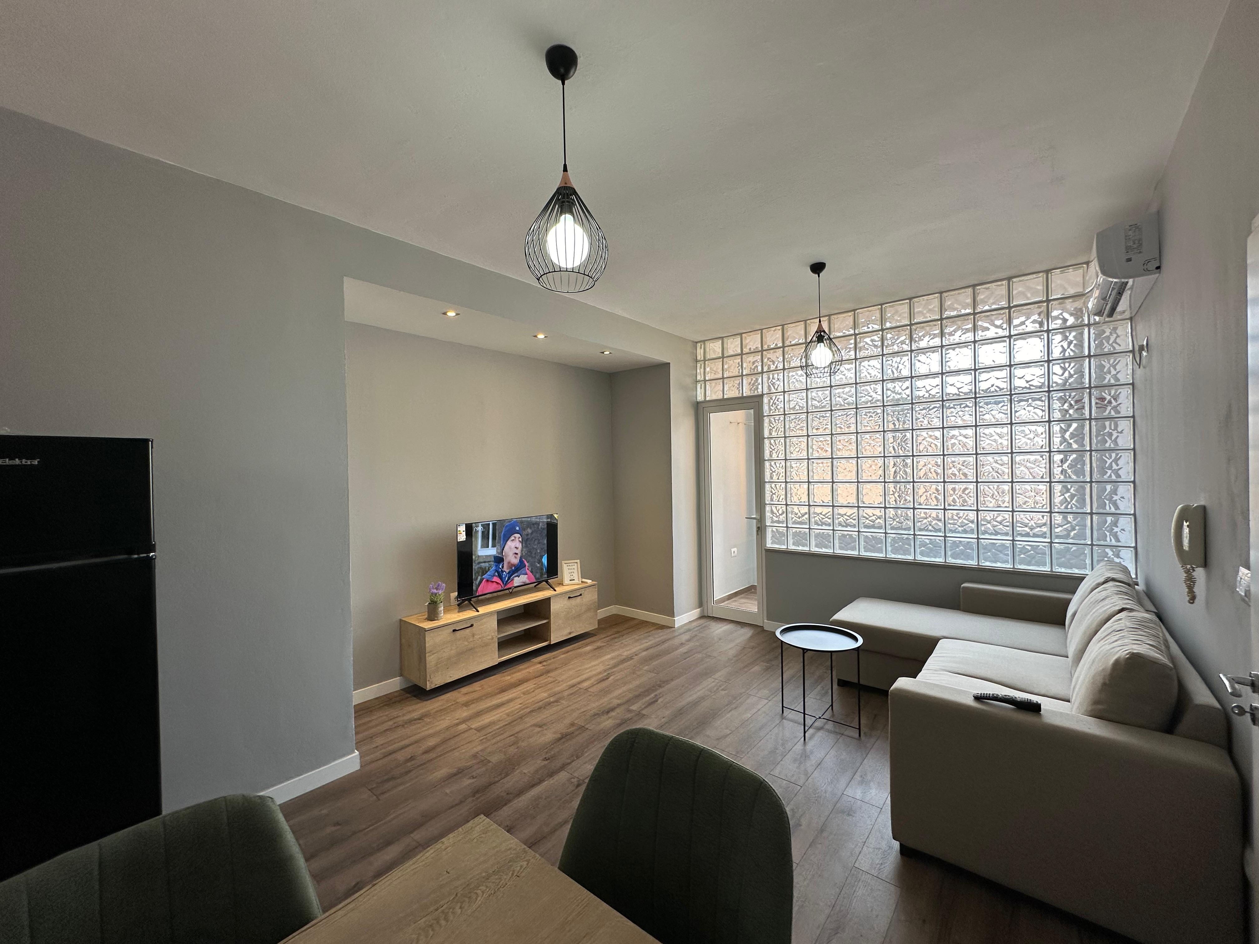 Apartament 1+1 per qira ne Pazarin e Ri.