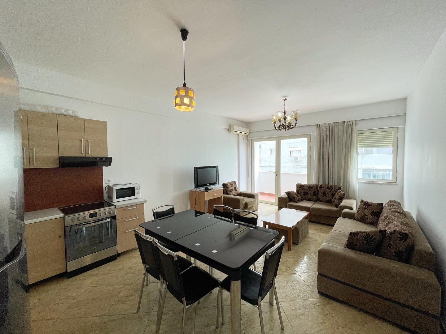 Apartament 2+1 per qira tek Kristal Center/ Komuna e Parisit