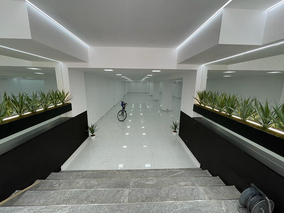 Ambient biznesi per shitje tek Kika 2 Komuna e Parisit.