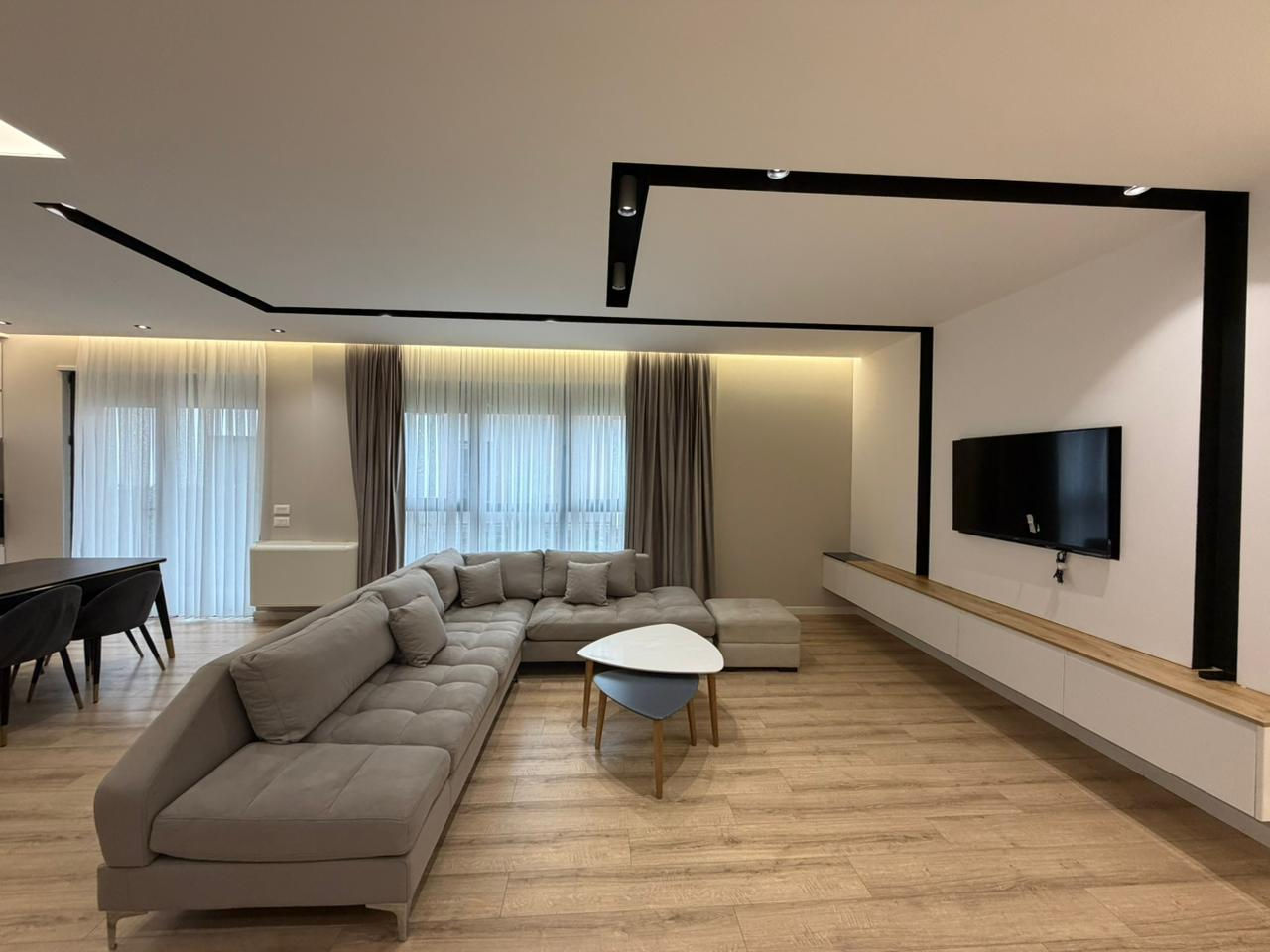 Apartament 3+1+2 Parking ofrohet per qira tek Montesori Schl tek Liqeni i Thate.