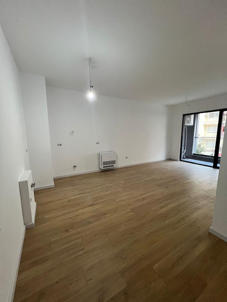 Ambient biznesi per qira prane Kompleksit Olimpik tek Komuna e Parisit.