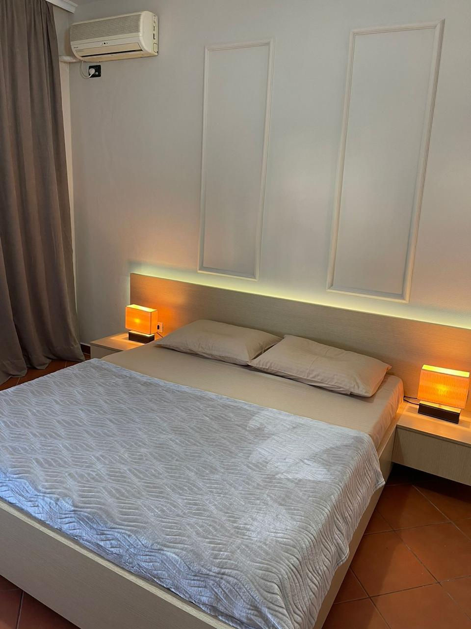 Thumbnail: Apartament 2+1 per qira ne Bllok tek Petro Nini.