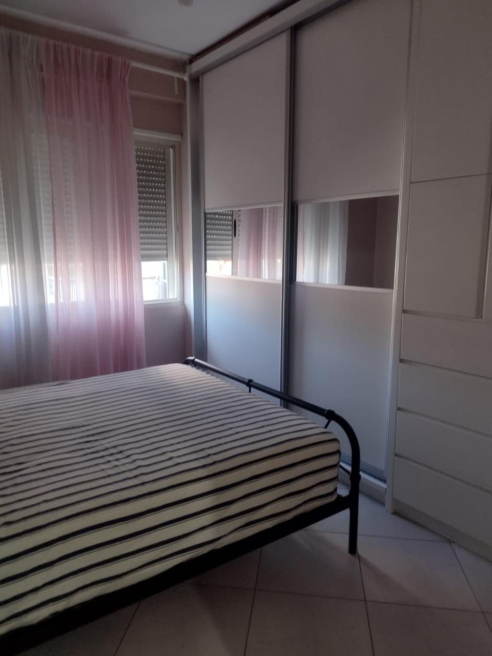 Thumbnail: Apartament 1+1 per qira tek Amerikan 3 ne Yzberisht.