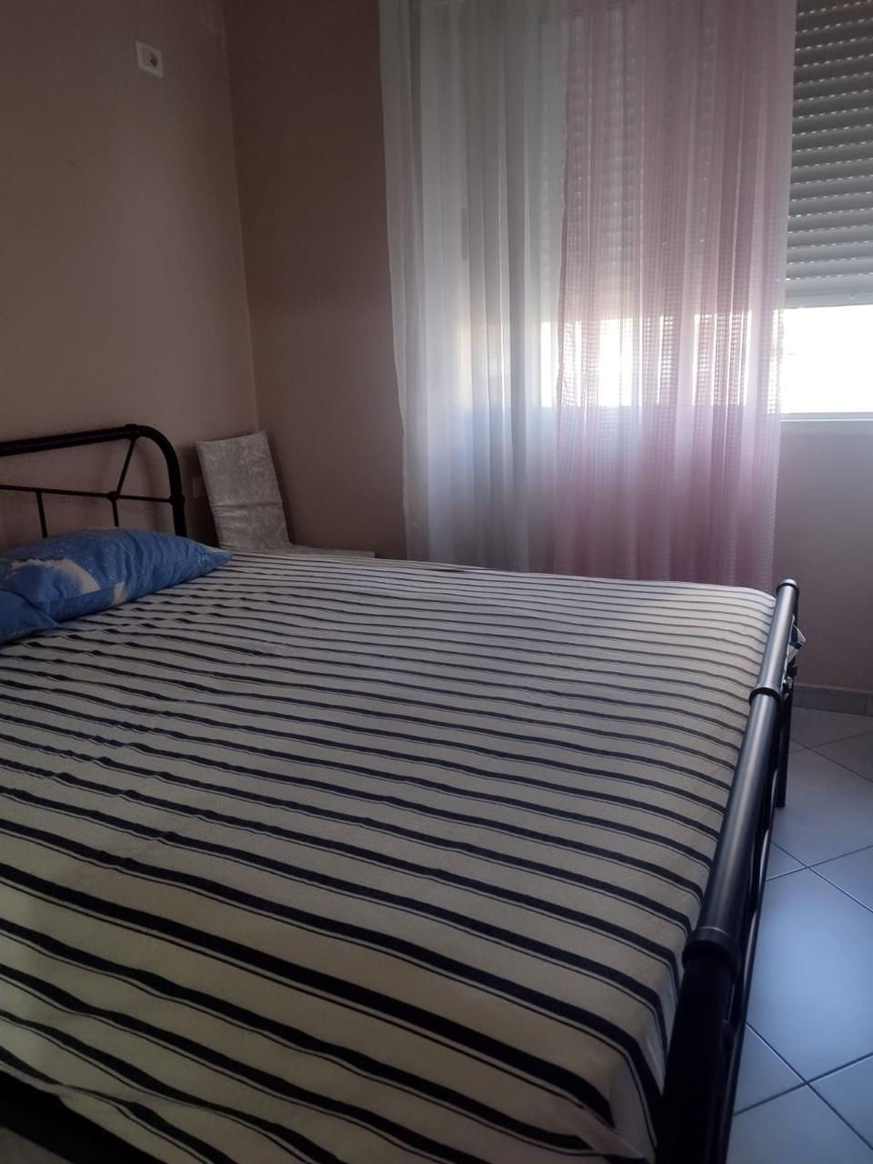 Thumbnail: Apartament 1+1 per qira tek Amerikan 3 ne Yzberisht.
