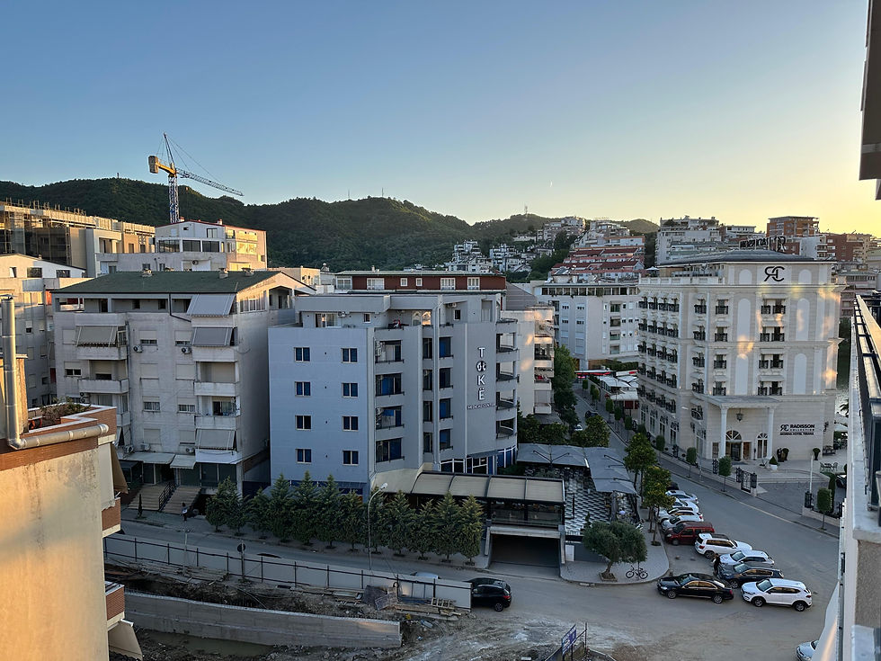Thumbnail: Apartamenti 2+1 për qira tek Hotel Radisson, tek Liqeni i Thatë.