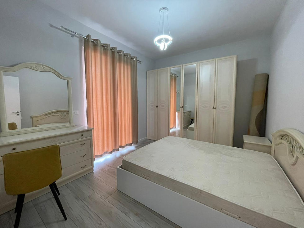 Thumbnail: Apartament 1+1 per qira tek Komun e Parisit.