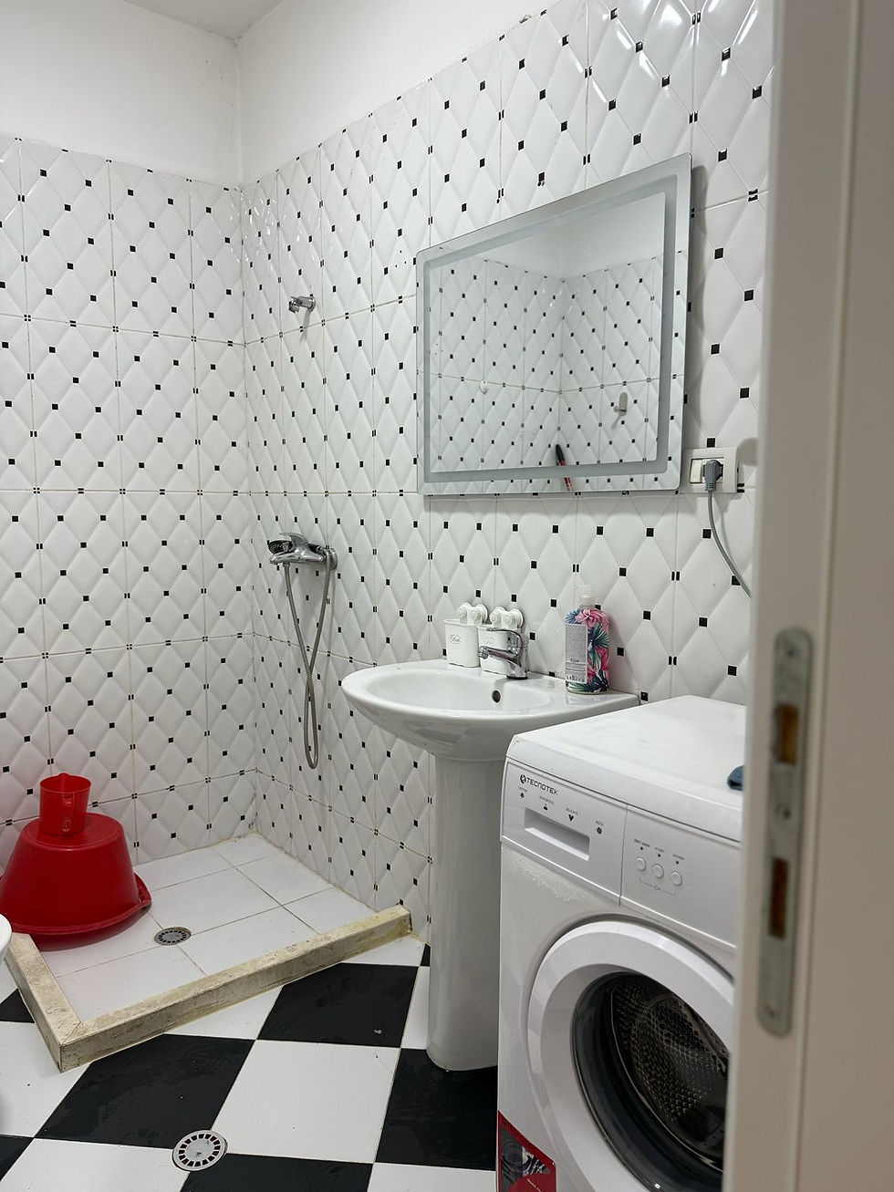 Thumbnail: Apartament 2+1 per qira prane Inxhinierise se Ndertimit tek 21 Dhjetori.