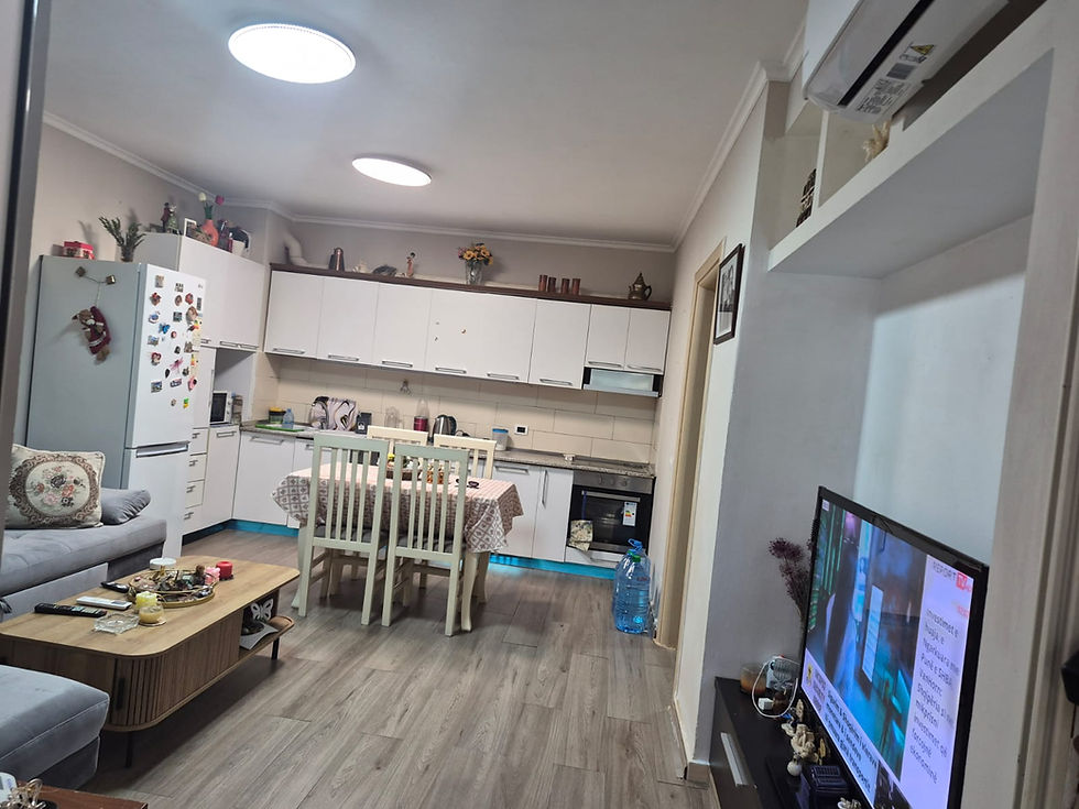 Thumbnail: Apartament 1+1 per qira tek Pallatet Dilo ne Yzberisht.