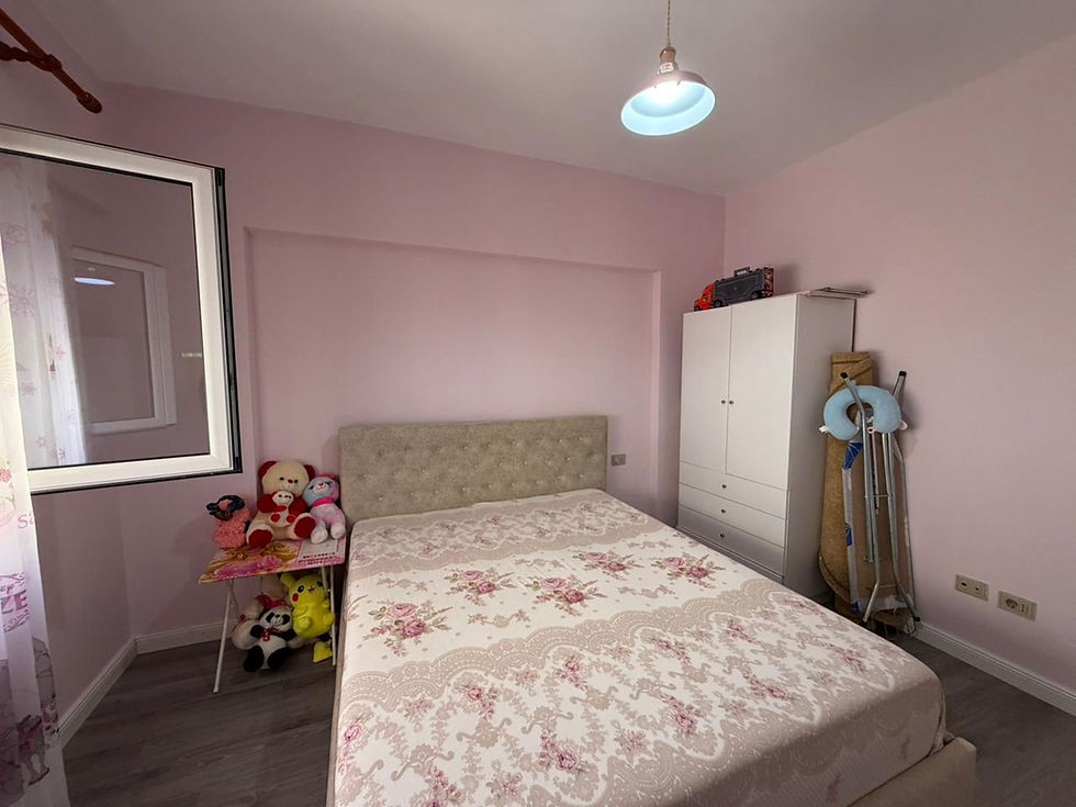 Thumbnail: Apartament 2+1 per qira tek Komuna e Parisit.