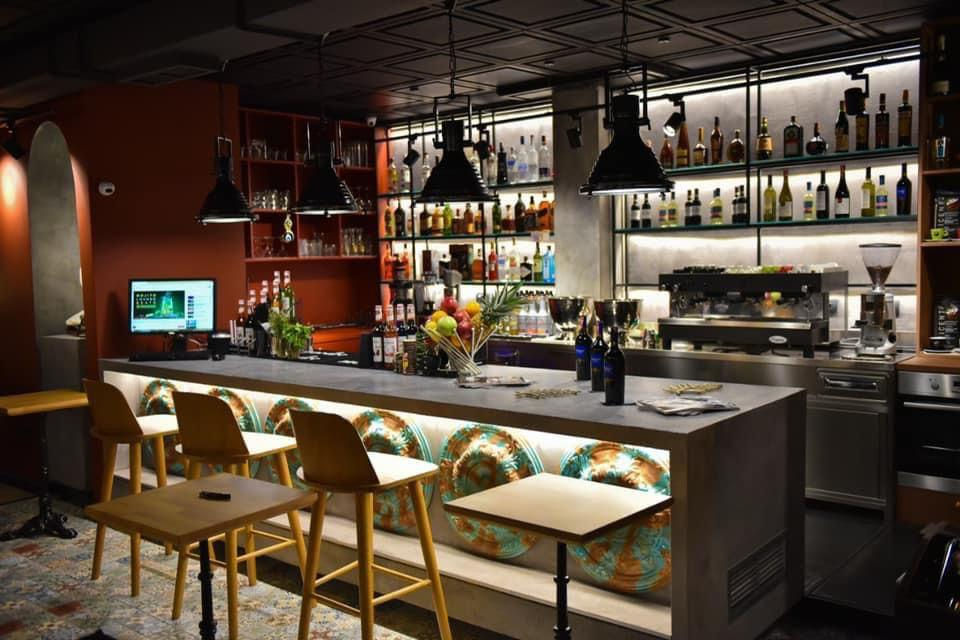 Lounge Bar per qira prane Ish-Ekspozites.