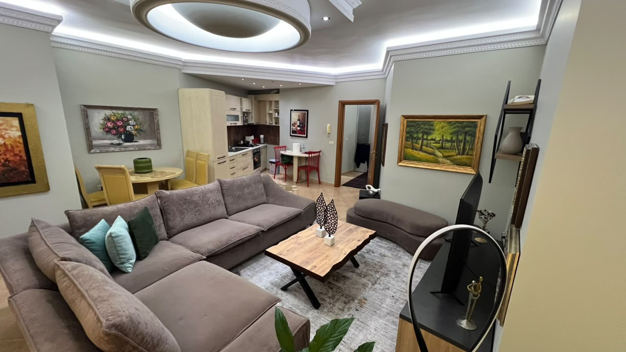 Apartament 2+1 per shitje ne Kinostudio.
