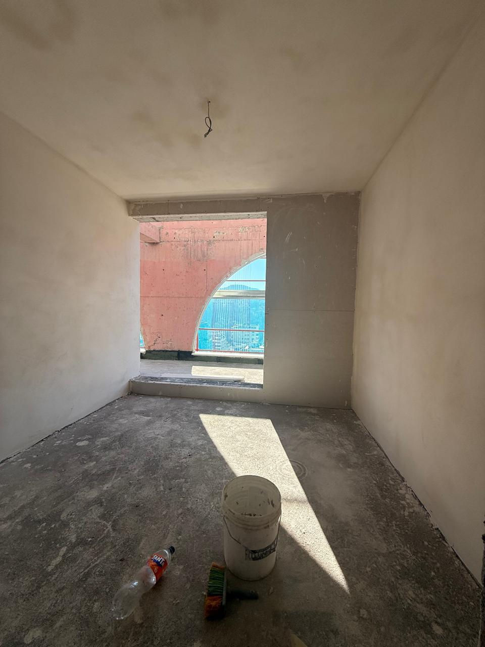 Thumbnail: Apartament 2+1 per shitje tek White Tower tek Komuna e Parisit.