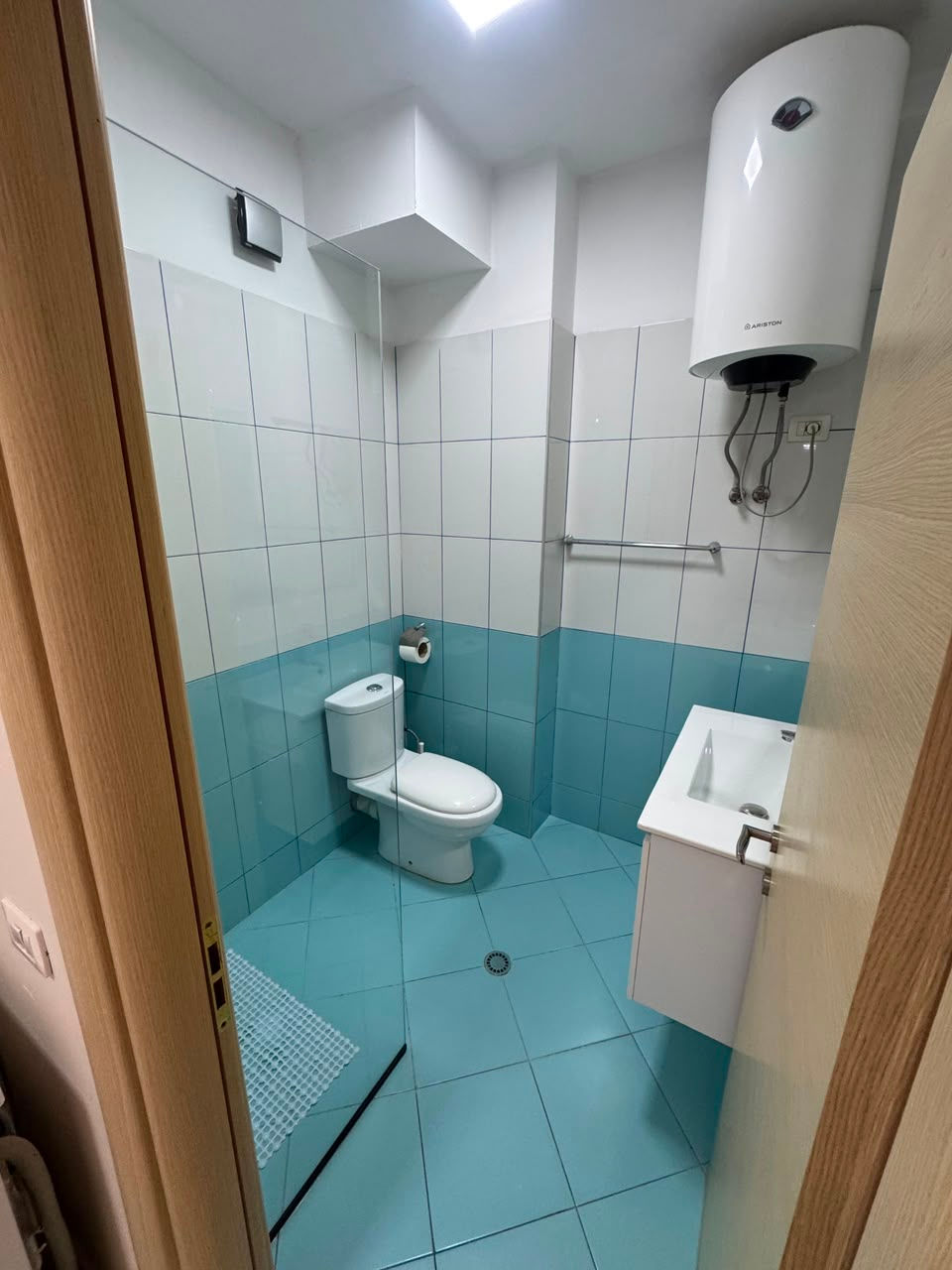 Thumbnail: Apartament 1+1 per qira ne Yzberisht.