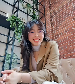 Cindy Professional Headshot 2022 A.jpg