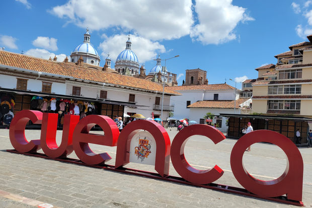 Cuenca city tour, San Francisco plaza in cuenca, Ecuador
