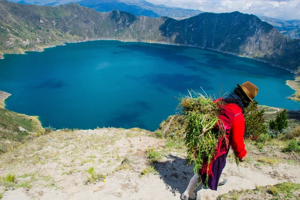 Quilotoa lake hike