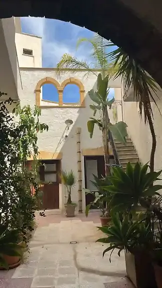 Innenhof-Mazara.webp