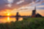 premium_photo-1661964395684-56a1dc83bbb3