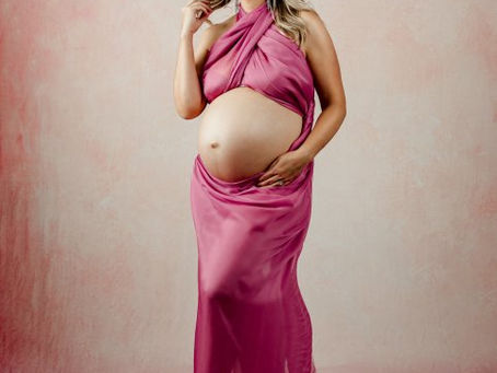 Maternity Photoshoot Wardrobe Styling Tips for 2026