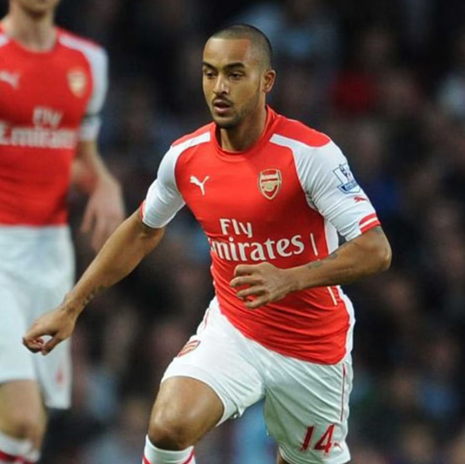 2014-15 Theo Walcott Premier League Home Shirt (L)  
