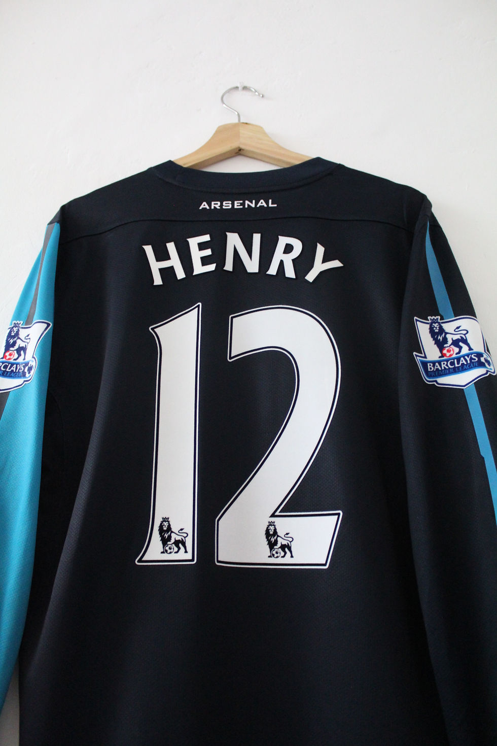 Thumbnail: 2011-12 Thierry Henry Long Sleeves Away Shirt (M) *Mint*