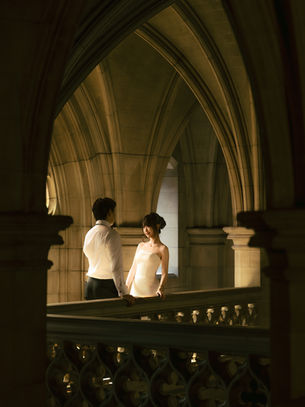 Planning a Knox College wedding in Toronto? Aura Photo shares why Knox College works beautifully for wedding photography, from ceremony moments to natural light and portraits.
