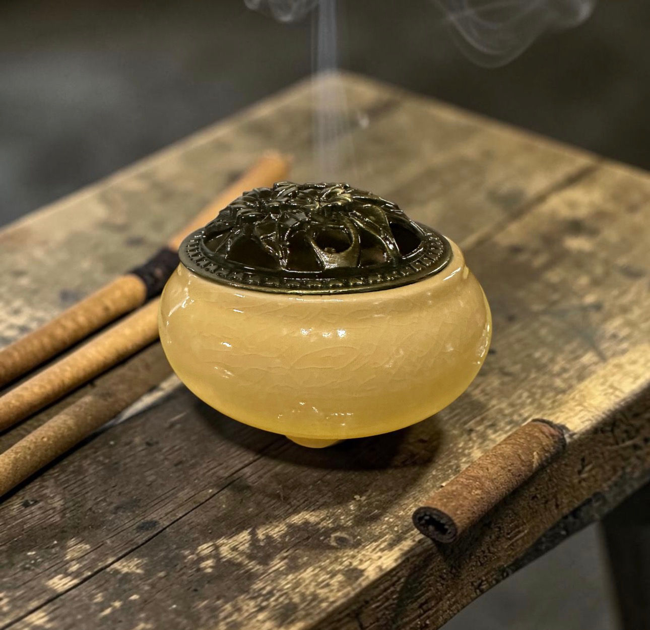 Round Incense Burner l Yellow