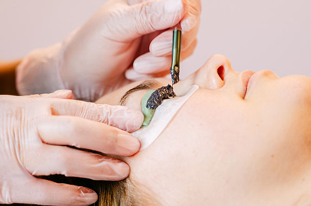 Professionele wimperlifting en kleuring voor een natuurlijke krul