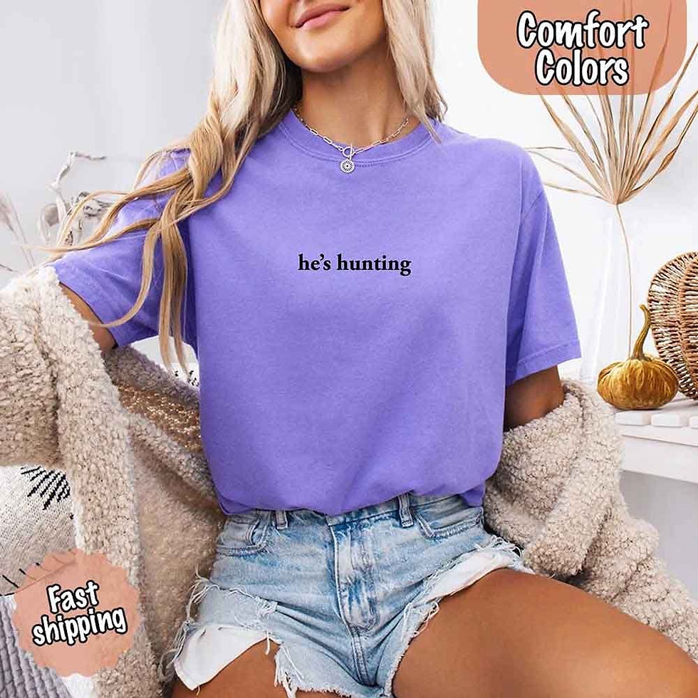 Miniatura: He’s Hunting – Funny Outdoor Lifestyle Shirt for Women