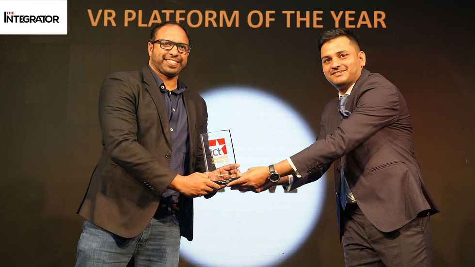 Photo of VIVERSE staff received the trophy of the ICT Champion Awards for VR platform of the year