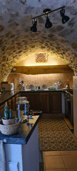 Un espace cuisine toute équipée dans la salle commune nous permet d'accueillir des groupes en toute autonomie.